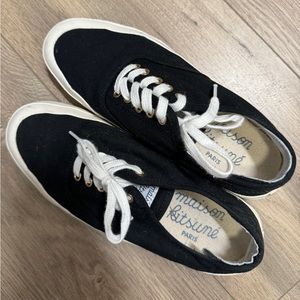 Black laced sneakers